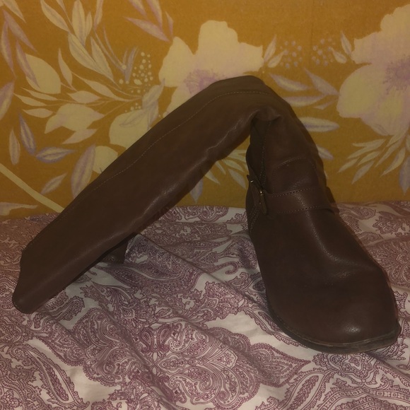 Tall brown fashion boots - Picture 2 of 5